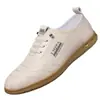Zapatos blancos de verano para hombre, zapatillas slip-on transpirables de suela blanda versátiles, zapatos casuales de moda, zapatos de vestir para hombre estilo británico