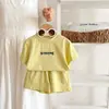 Conjunto de Verano para Niñas Estilo Coreano Camiseta de Manga Corta y Shorts Dos Piezas Color Sólido Estampado Casual Ropa Infantil Nueva Ropa de Verano para Niños