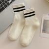 Calcetines blancos de mujer de longitud media, estilo academia coreana, a rayas, para todo tipo de deportes, absorbentes del sudor, para primavera y otoño, para estudiantes.