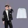 Conjunto de terno casual para meninos, nova coleção de outono 2026, terno infantil de tamanho médio e grande, conjunto de primavera e outono para crianças, casaco da moda com listras