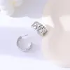 Design Europeu e Americano de Nicho, Brincos Exagerados, Estilo Cool, Argola Simples Lisa em Forma de C Prateada Escovada, Brincos de Alta Qualidade