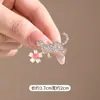 Broche de Flor de Cerezo Kitty Japonés y Coreano para Mujer Diseño de Alto Nivel Accesorios para Ropa Traje Pin de Abrigo Ramillete Anti-luz