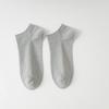 Calcetines nuevos para hombre de verano de algodón invisibles tipo calcetín de barco absorbentes de sudor color liso simples cortos de doble aguja extracción todo partido secado rápido finos