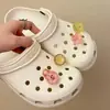Charms decorativos 3D populares para sapatos removíveis DIY para tamancos: beringela, coco, cereja, morango chaveiros para sapatos