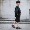 Sandalias 2025 Versión Coreana Nuevo Verano Niños Medianos y Grandes Estudiantes Guapos de Punta Abierta Niños Suela Blanda Zapatos de Playa para Niños