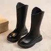 Botas de caña media de suela blanda estilo británico para niñas, nuevo modelo otoño e invierno 2026, botas versátiles delgadas de punta redonda para niños, botas estilo Martin con forro de felpa, de moda