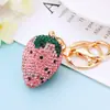 Arcilla incrustada con diamantes, llavero de fresa de fruta, colgante para bolso de mujer, anillo de llavero, regalo creativo 3D transfronterizo al por mayor