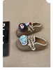 Pantuflas Casuales Cerradas Lindas de Dibujos Animados de Otoño para Mujer 2026 Nuevas Versátiles Pantuflas de Suela Gruesa que Hacen que los Pies Parezcan Más Pequeños, Estilo Birkenstock