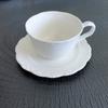 Juego de Tazas de Café de Cerámica Blanca Pura Estilo Palacio Francés con Relieve de Vid y Puntos de Perlas Taza y Platillo Retro para el Té de la Tarde