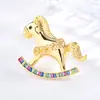 Broche Cavalo de Troia Fashion e Único com Design de Nicho, Corsage com Zircônia Micro-Incrustada, Broche Masculino Exquisito e de Alta Qualidade