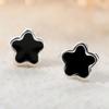 Aretes Flor Negra Puerta Han Dong Red Social Personalidad Temperamento Modernos Goma Cinco Pétalos Flor Aretes Suministro E-commerce