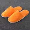 Pantuflas desechables de color sólido de forro polar coral, pantuflas para pareja de hotel y casa de huéspedes, pantuflas gruesas para habitación de hotel al por mayor