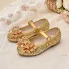 Zapatos de fiesta de rendimiento para niñas, multicolor, suela suave, antideslizantes, con correa de lazo, estilo princesa dulce, zapatos de una sola pieza