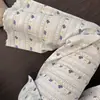 Lindo conjunto de pijama de verano para mujer con temática de osos, con un diseño fino y ligero, un cárdigan de manga larga que se puede usar como prenda exterior y un conjunto de tres piezas para estar en casa