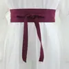 Una colección de varios artículos de algodón y lino con elementos Hanfu, cinturones vintage, accesorios de cintura de estilo artístico, cinturones anchos de color liso