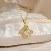 Novo Colar de Trevo de Quatro Folhas com Microincrustação de Zircônia Corrente para Clavícula de Flor Feminina Simples Elegante Luxo Leve Nicho Grama da Sorte Versátil
