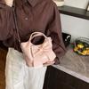 Bolsa de Ombro Bow Underarm Bucket Bag 2025 Primavera e Verão Novo Design de Nicho Bolsa Transversal com Corrente Bolsa Feminina Fashion
