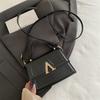 Bolsa de Ombro Nicho Coreana 2025 Estilo Ocidental Casual Tendência Moda Feminina Cor Sólida Grande Capacidade Bolsa Mensageiro Bolsa Transversal