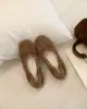 Nuevos Zapatos de Lana Pura Color Blanco Leche Felpa Cálida Individuales Nudo de Lazo Forro de Terciopelo Sensación de Alta Gama Zapatillas de Algodón con Plataforma Oculta
