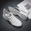 Fábrica de origen primavera verano otoño nuevo zapatilla de moda para hombre transpirable zapatos casuales zapatillas de correr suministro de puesto