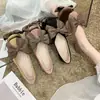 Sapatos rasos femininos 2026 estilo novo de primavera bico quadrado laço discreto mocassins doces de sola macia para trabalho e escritório