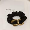 Anillo para el cabello de metal doble C de Japón y Corea del Sur Celebridad de Internet 2022 Nuevo estilo Elegante liga para el cabello Cuerda para el cabello de tendón de goma Accesorios para el cabello Cabeza de bola para mujer
