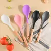 Utensilios de Cocina de Silicona de Grado Alimenticio con Mango de Madera Transfronterizos con Resistencia a Altas Temperaturas, Olla Antiadherente, Cuchara para Sopa y Colador, Ventas Directas de Fábrica y Personalizables