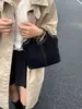 Bolsa de Camurça de Nicho Transfronteiriça para Mulheres Outono 2025 Nova Versátil Bolsa Transversal Satchel Estilo Retrô Bolsa Saco