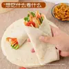 Rolinhos de inhame na frigideira de ferro feitos à mão, pães achatados, pães de farinha única, massas grandes para tortas, wraps de frango, wraps de café da manhã prontos para comer