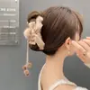 Grampo de Cabelo Elegante Coreano para Parte de Trás da Cabeça Grampo de Cabelo Feminino Outono e Inverno Presilha para Cabelo Headband Laço de Pelúcia Grampo de Cabelo com Franja Presilha de Tubarão