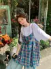 Fotos Reales de la Nueva Colección Primavera 2026: Camiseta Blanca + Falda con Tirantes a Cuadros + Pantalones Anchos Cropped