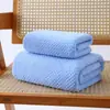 Toalha de banho e toalha absorvente popular de dupla face em flanela de coral com padrão de abacaxi transfronteiriço, várias combinações disponíveis, pode ser embalada a vácuo e com etiquetagem gratuita