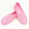 Nuevas sandalias planas cerradas de verano 2023 para mujer, transpirables, con agujeros, zapatos para madre, zapatos con base suave de PVC, agujeros