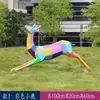 Escultura geométrica de veado pintada em fibra de vidro para exterior, adequada para pátios, parques, gramados residenciais e decorações de paisagismo com animais.