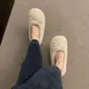Chinelos de camurça de salto baixo estilo coreano, nova coleção outono/inverno 2026, forrados para aquecimento, modelo feminino, com laço e design de bico raso