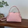 La Bolsa Trendy para el Brazo de Este Año 2026 Primavera Nueva Bolsa para Mujer Elegante Bolso de Hombro de Alto Valor Bolso Cruzado Acolchado Estiloso