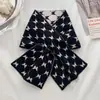 2026 Bufanda Pequeña de Moda Versátil Doble Cara con Cruz de Mariposa para Mujer Estilo Coreano Otoño e Invierno Bufanda de Punto Cálida para el Cuello