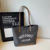 Bolsa de Lona Bordada com Letras Estilo Harajuku da Moda para Estudantes, Bolsa Tote Versátil Japonesa de Grande Capacidade, Bolsa de Ombro da Moda