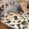 Conjunto de Cuatro Piezas de Leche Estampada de Invierno, Manta de Coral de Doble Cara, Funda de Edredón Individual, Conjunto de Tres Piezas para Dormitorio Individual/Doble, Uso Doméstico