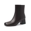 Botas de Salto Alto Elegantes da Moda de Nicho de 5,5 cm Outono/Inverno 2026 Novas Botas da Moda com Bico Redondo e Salto Bloco de Calçar