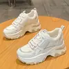Zapatillas Casuales Versátiles para Mujer 2025 Primavera Nuevo Estilo de Malla Transpirable con Suela Gruesa y Aumento Oculto de Altura para Personas Bajitas