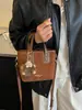 Bolso de hombro transfronterizo nuevo y moderno para el otoño de 2026, bolso cruzado de moda y versátil, elegante y práctico para ir al trabajo, bolso tipo cubo tote de alta calidad