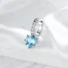 Brincos de Argola Coração: O novo design de nicho da Henson apresenta brincos de pino reto em forma de coração com zircônia incrustada de cobre e ear cuffs para piercing.