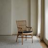 Silla de comedor de ratán hecha a mano estilo japonés para hotel B&B, hogar, silla de planta indonesia de ratán, silla de fondo para foto de diseñador