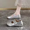 Nuevos zapatos Mary Jane redondos vintage lindos para mujer, verano y otoño 2025, versátiles de estilo francés, planos, estilo británico, zapatos de cuero