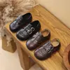 Zapatos de cuero de moda para niños 2026 estilo coreano para niñas, otoño e invierno, cálidos con forro de felpa, zapatos tipo Birkenstock para bebé
