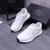 Zapatos Deportivos Casuales para Hombre de Nuevo Estilo Europeo, Cuero Genuino, Suela Gruesa, Cordones, Versátiles, de Moda, Tendencia, Caña Baja con Logo Triangular