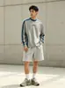 Camiseta de manga larga con bloques de color patchwork, cuello acanalado bordado para hombre, nuevo top casual suelto de gamuza de otoño para mujer