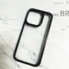 Funda Apple 18Pro con Ranura de Borde Ancho para iPhone 17/16 Pro, Material de Resina con Pegamento Cremoso de Color Caramelo