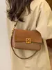 Bolsa de Ombro Transversal Versátil Moda Tendência Inverno 2025 com Toque de Luxo e Design Exclusivo Bolsa de Mão